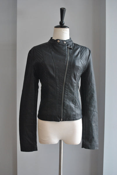 BLACK FAUX LEATHER CROPPED JACKET