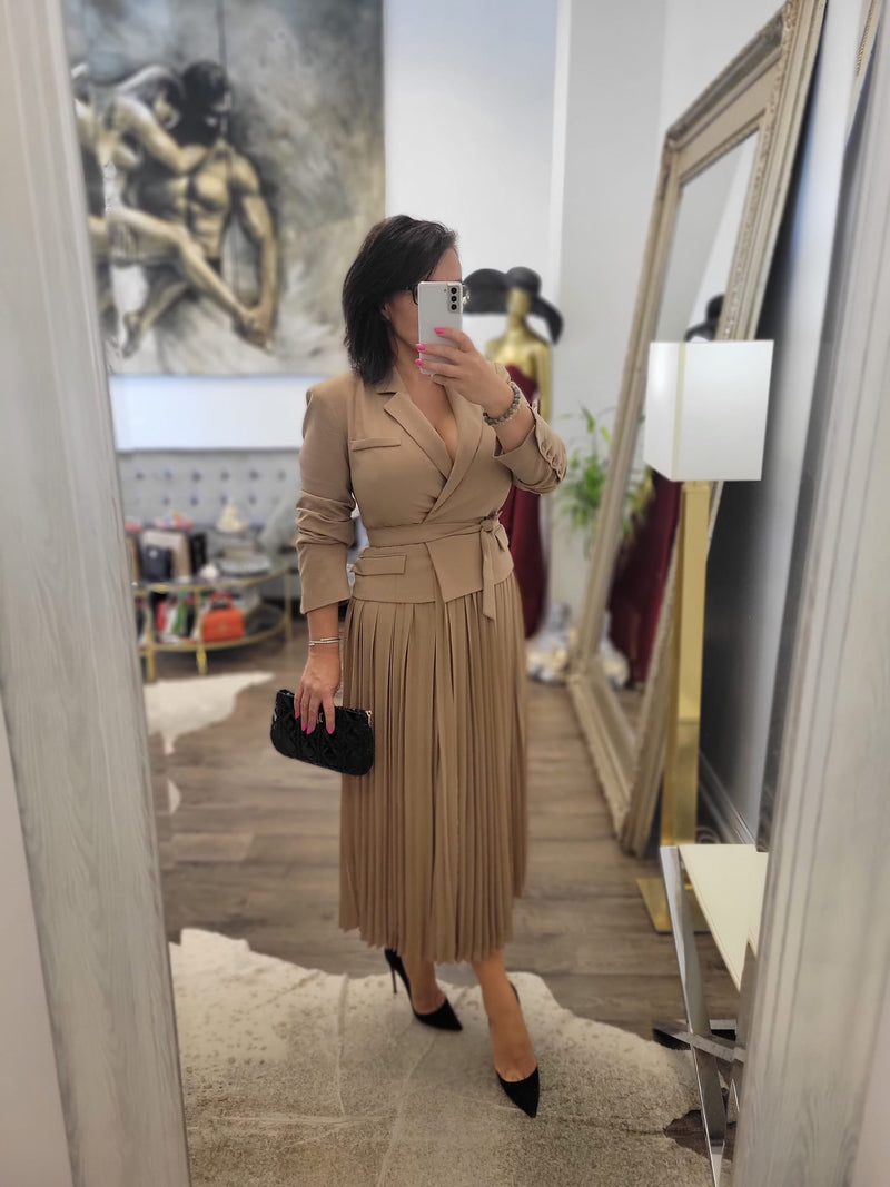 CARAMEL MIDI PLEATED DRESS WITH JACKET TOP