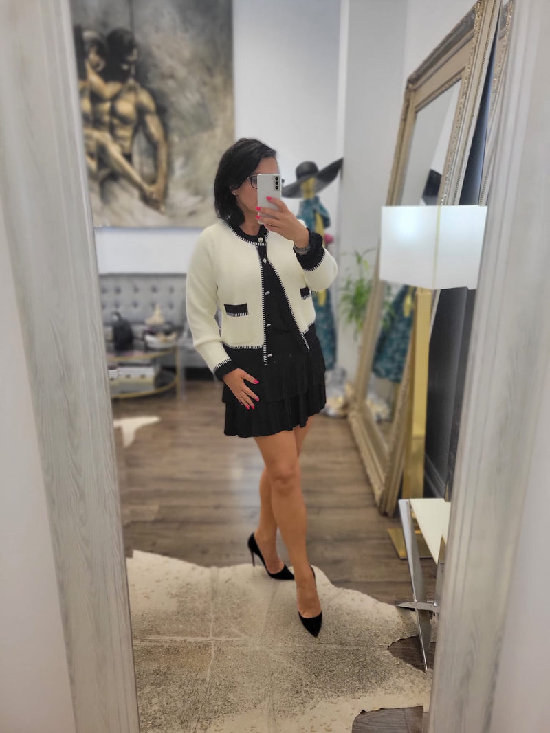 WHITE AND BLACK ALPAKA SHORT BLAZER