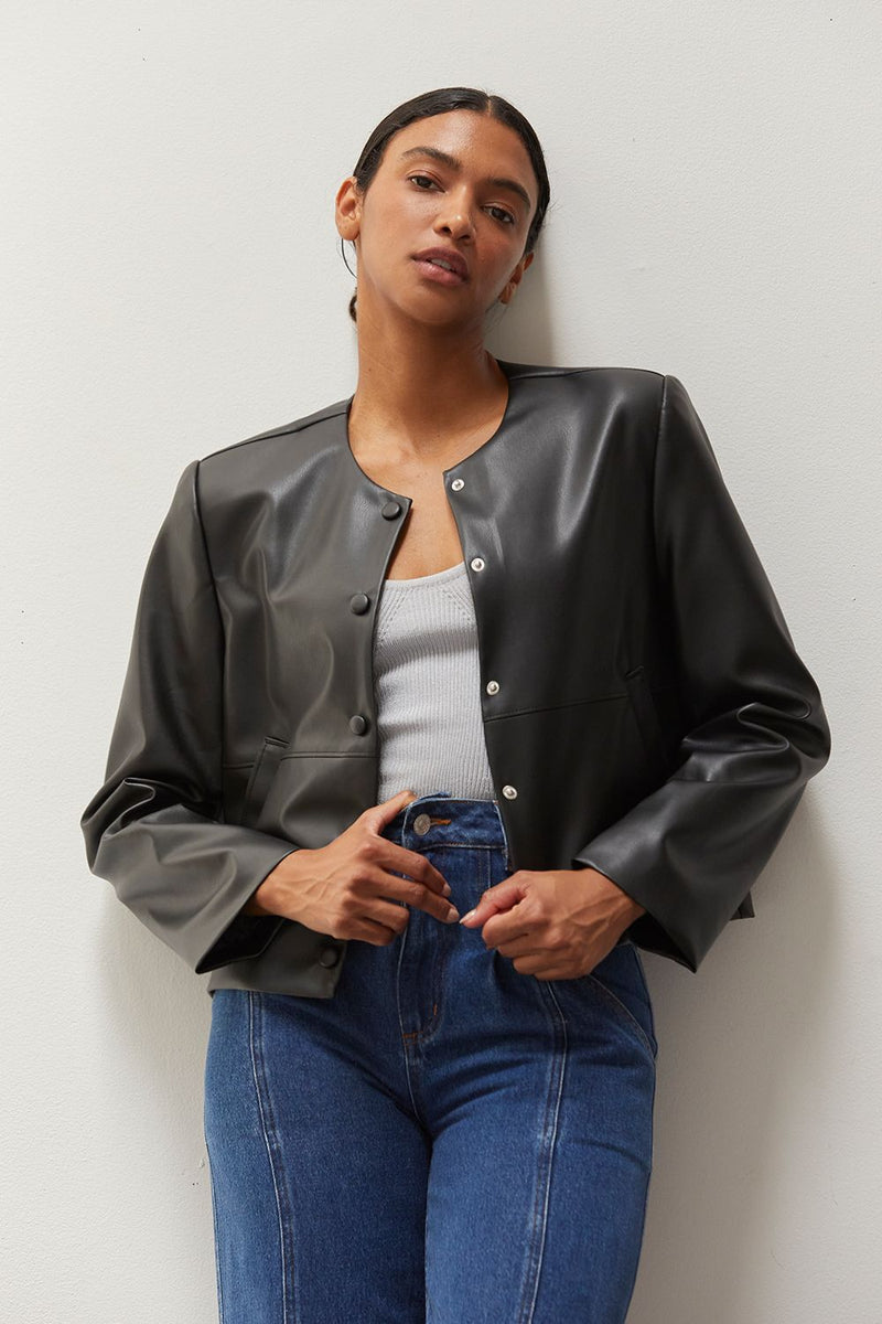 BLACK FAUX LEATHER CROPPED JACKET