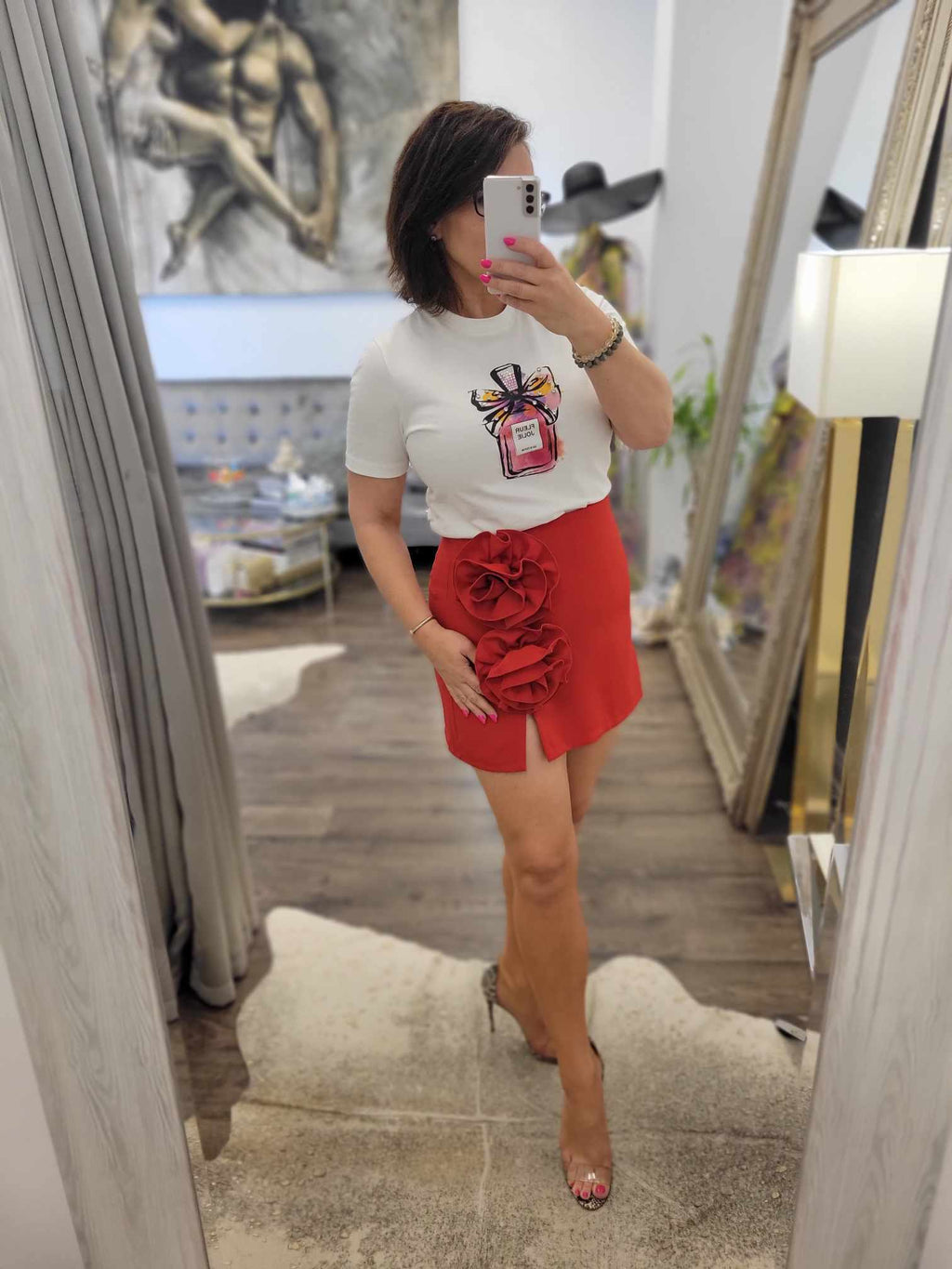 RED SUMMER SKORT WITH REMOVABLE FLOWER PINS