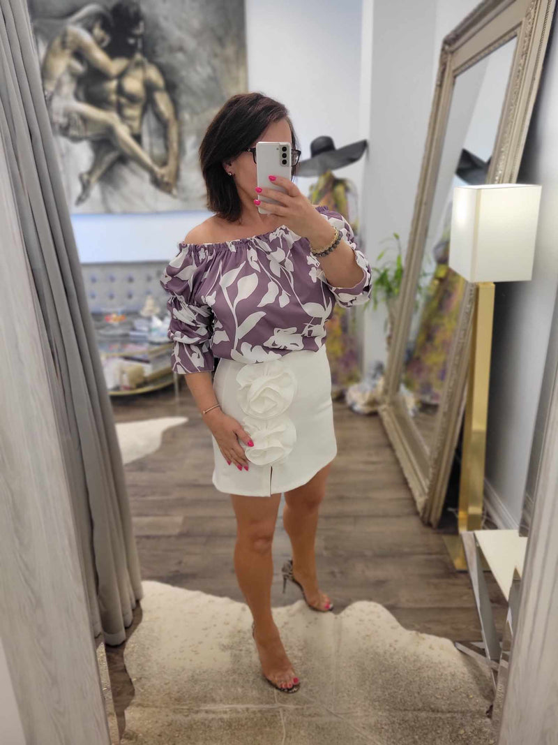 WHITE SUMMER SKORT WITH DETACHABLE FLOWER PIN