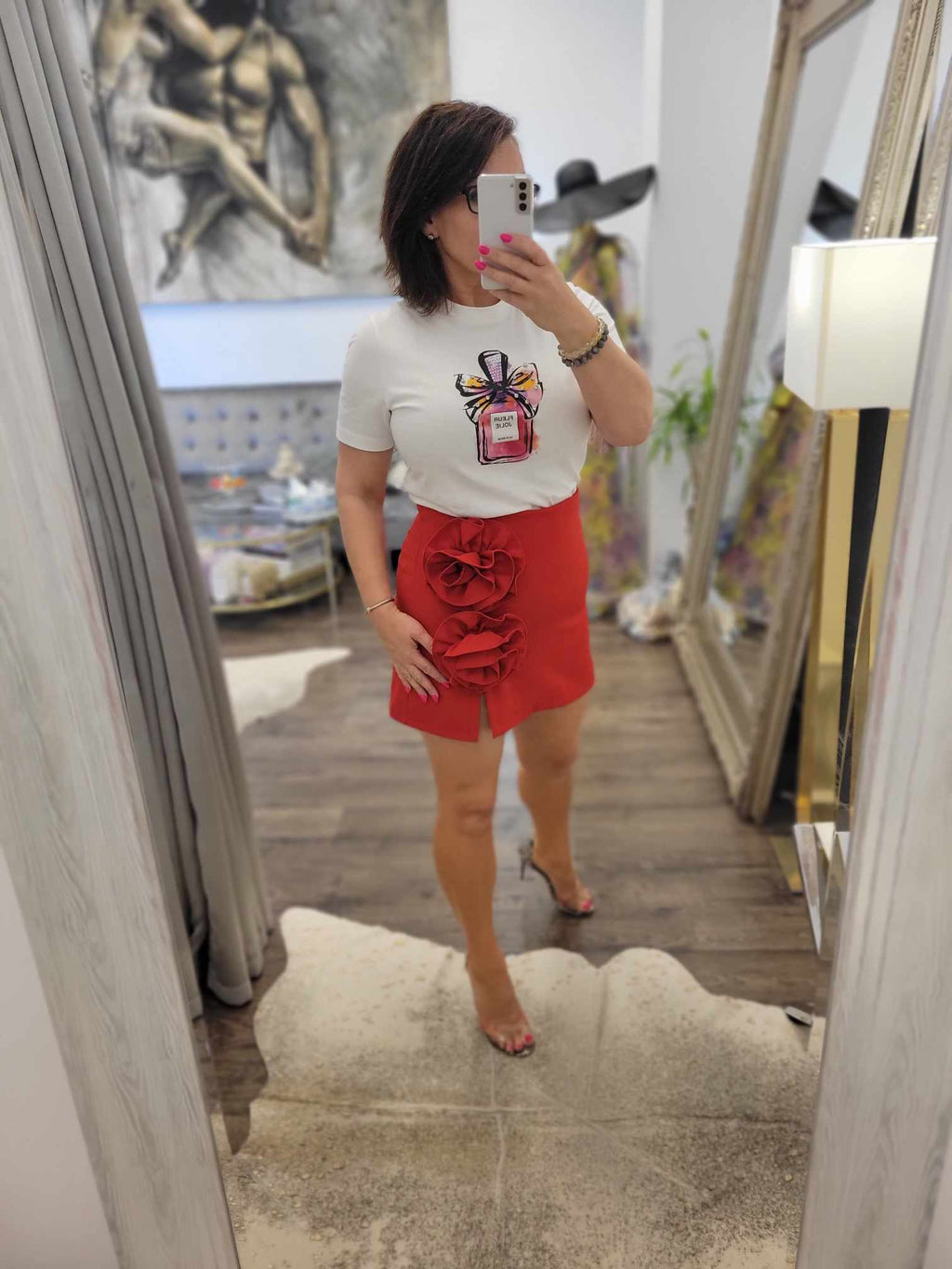 RED SUMMER SKORT WITH REMOVABLE FLOWER PINS