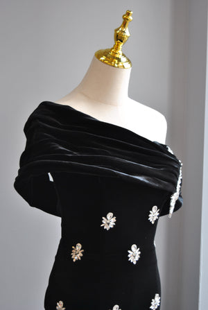 BLACK VELVET DRESS WITH