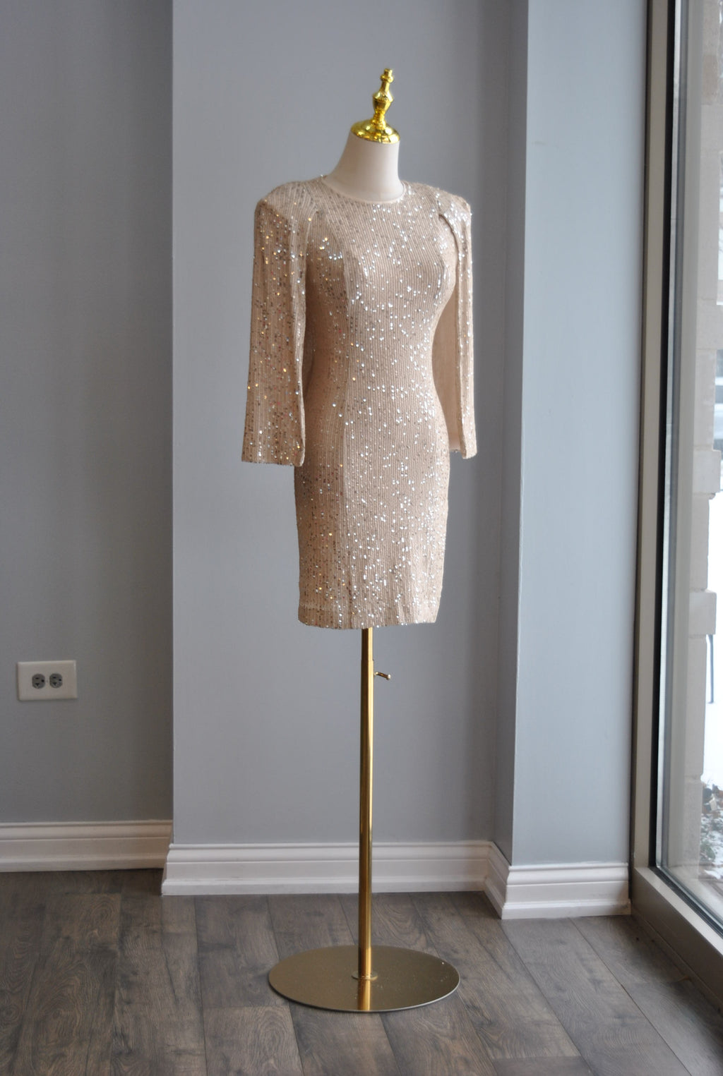 VANILLA SEQUIN MINI PARTY DRESS WITH A CAPE