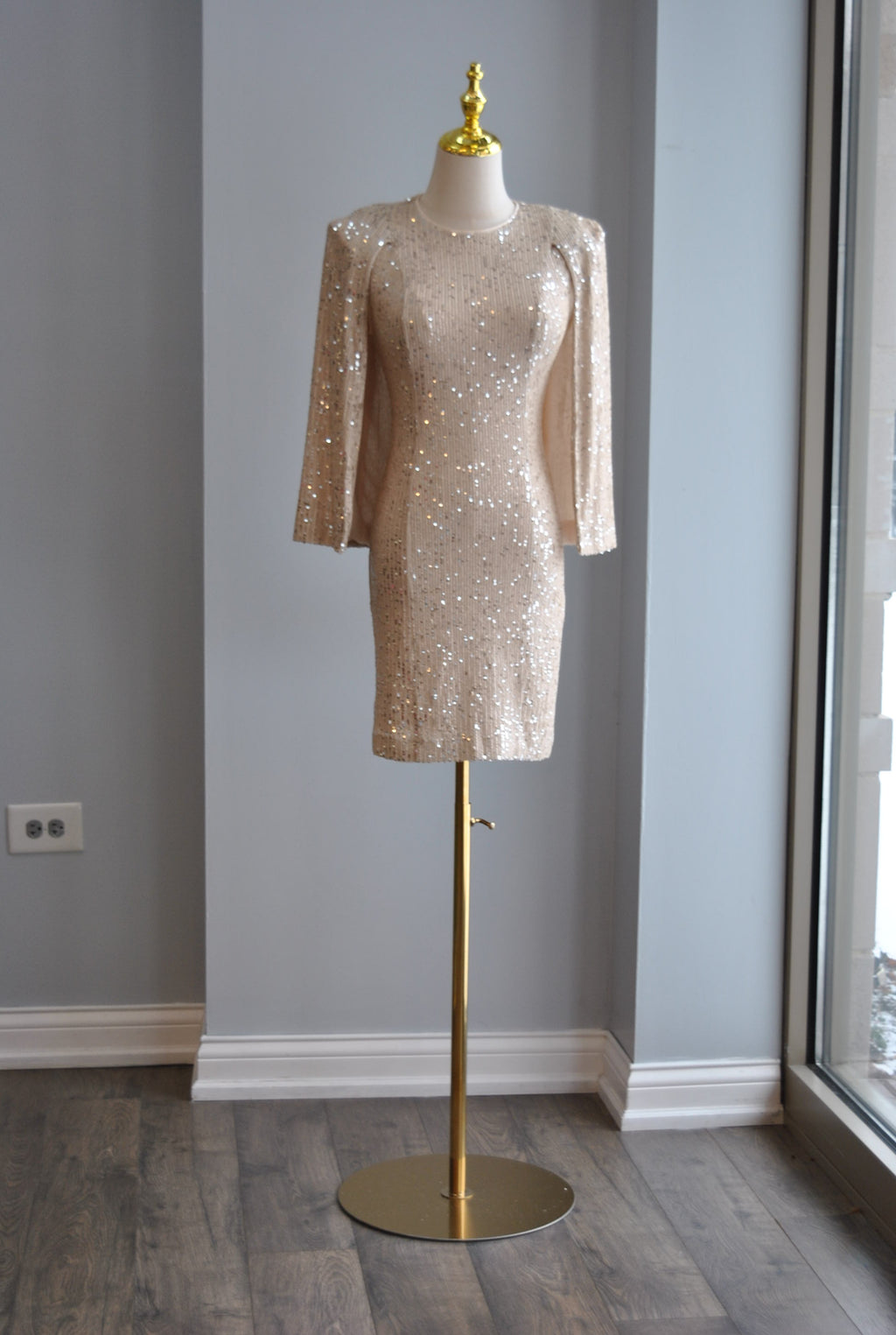 VANILLA SEQUIN MINI PARTY DRESS WITH A CAPE