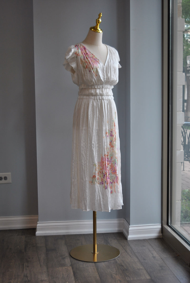 WHITE MIDI SUMMER DRESS WITH FLOWER DETAIL