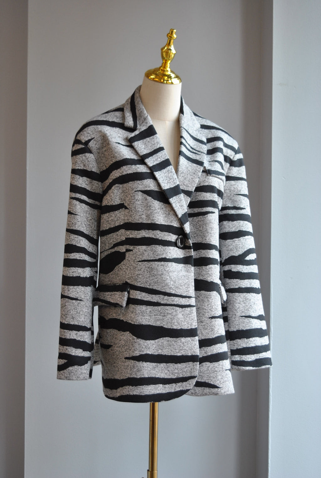 CLEARANCE - ZEBRA PRINT LOOSE JACKET