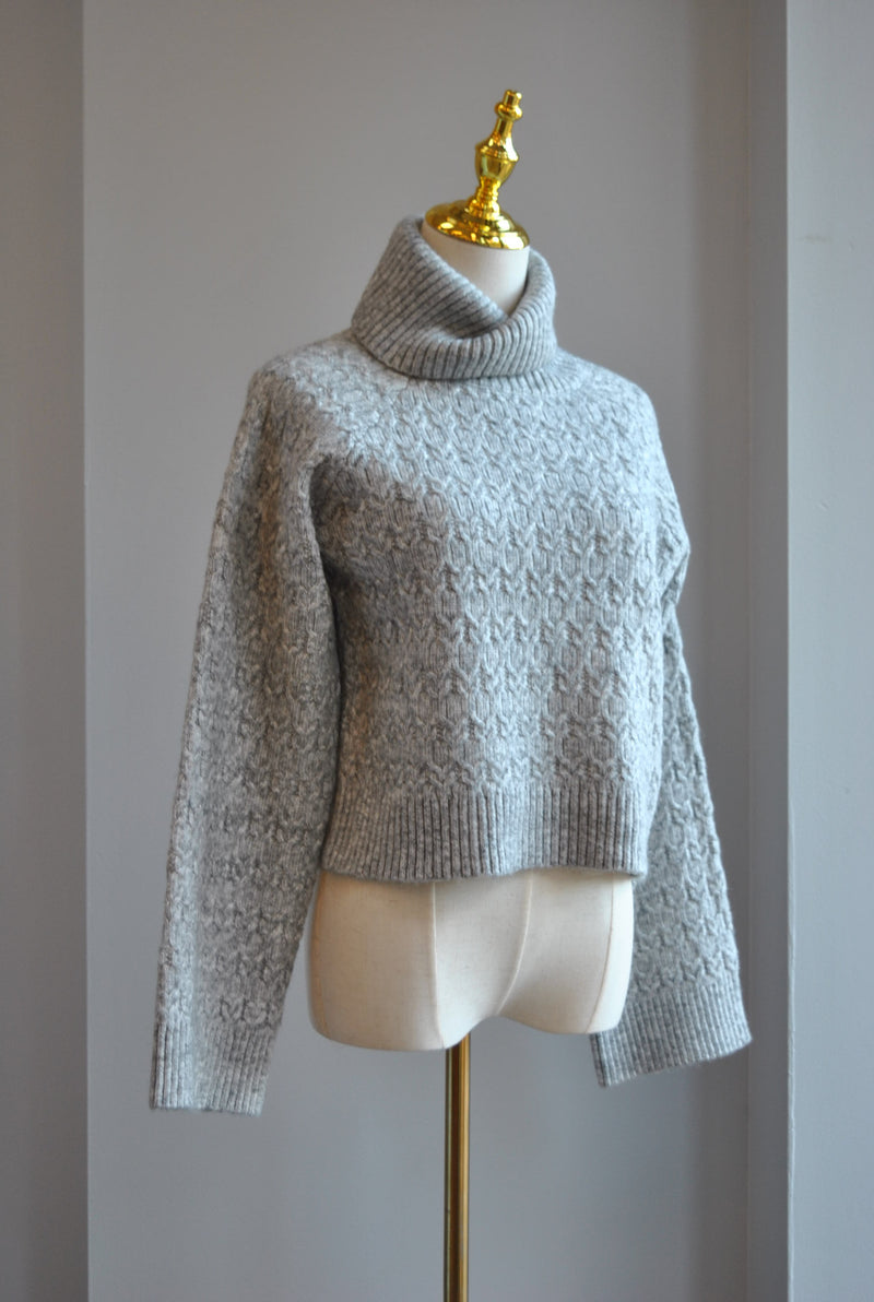 GREY TURTLENECK SWEATER