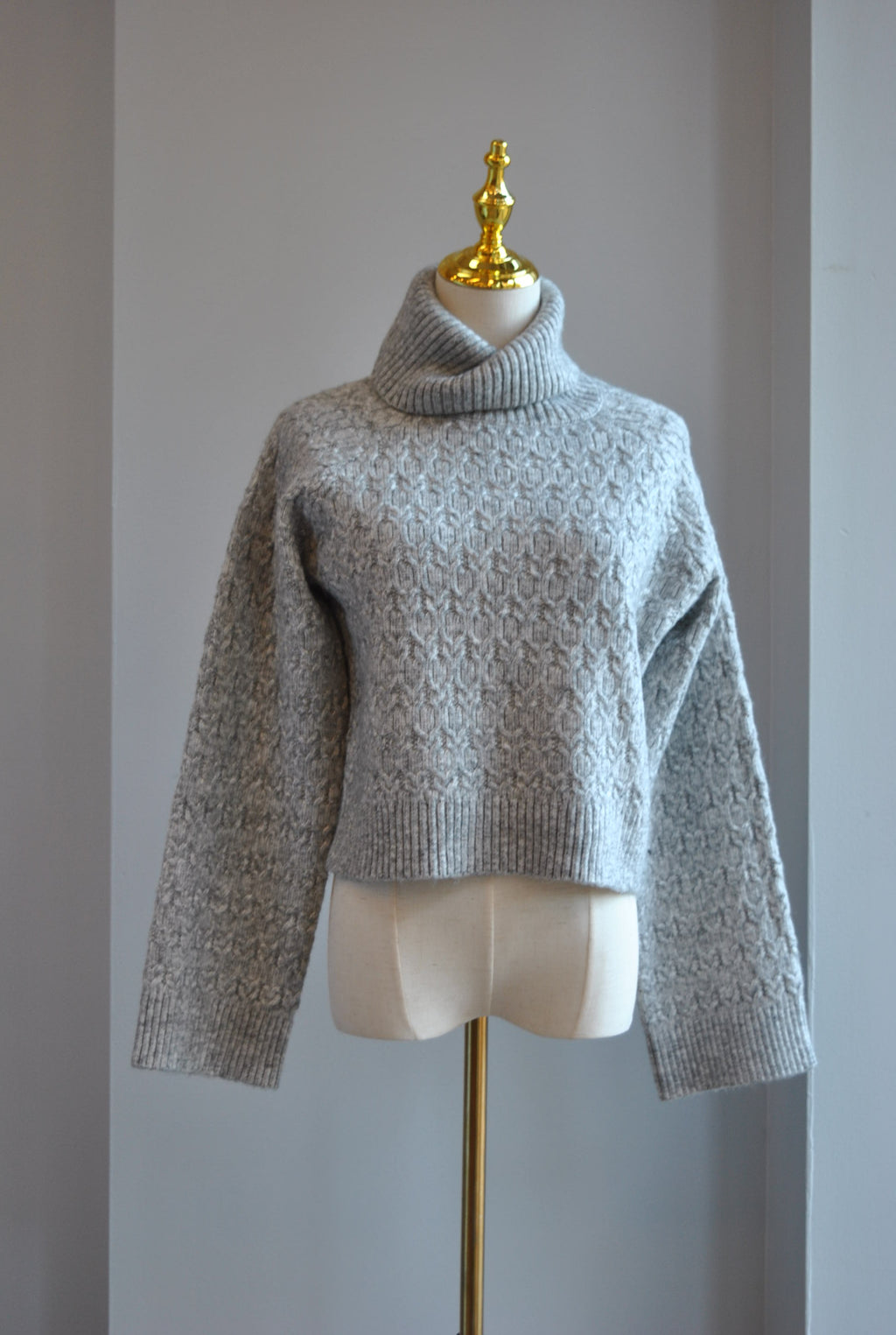 GREY TURTLENECK SWEATER