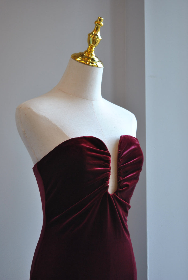 BURGUNDY VELVET MIDI STRAPLESS DRESS