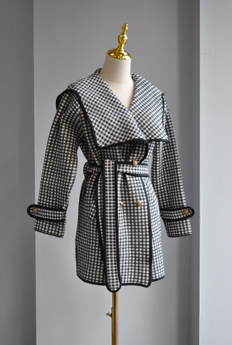 BLACK AND WHITE CHECK JACKET WITHA BELT