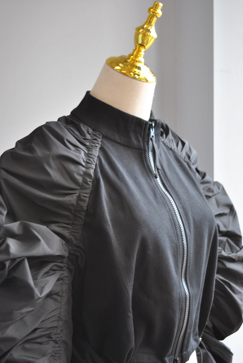 BLACK CROPPED JACKET WITH THE STATEMENT SLEEVES