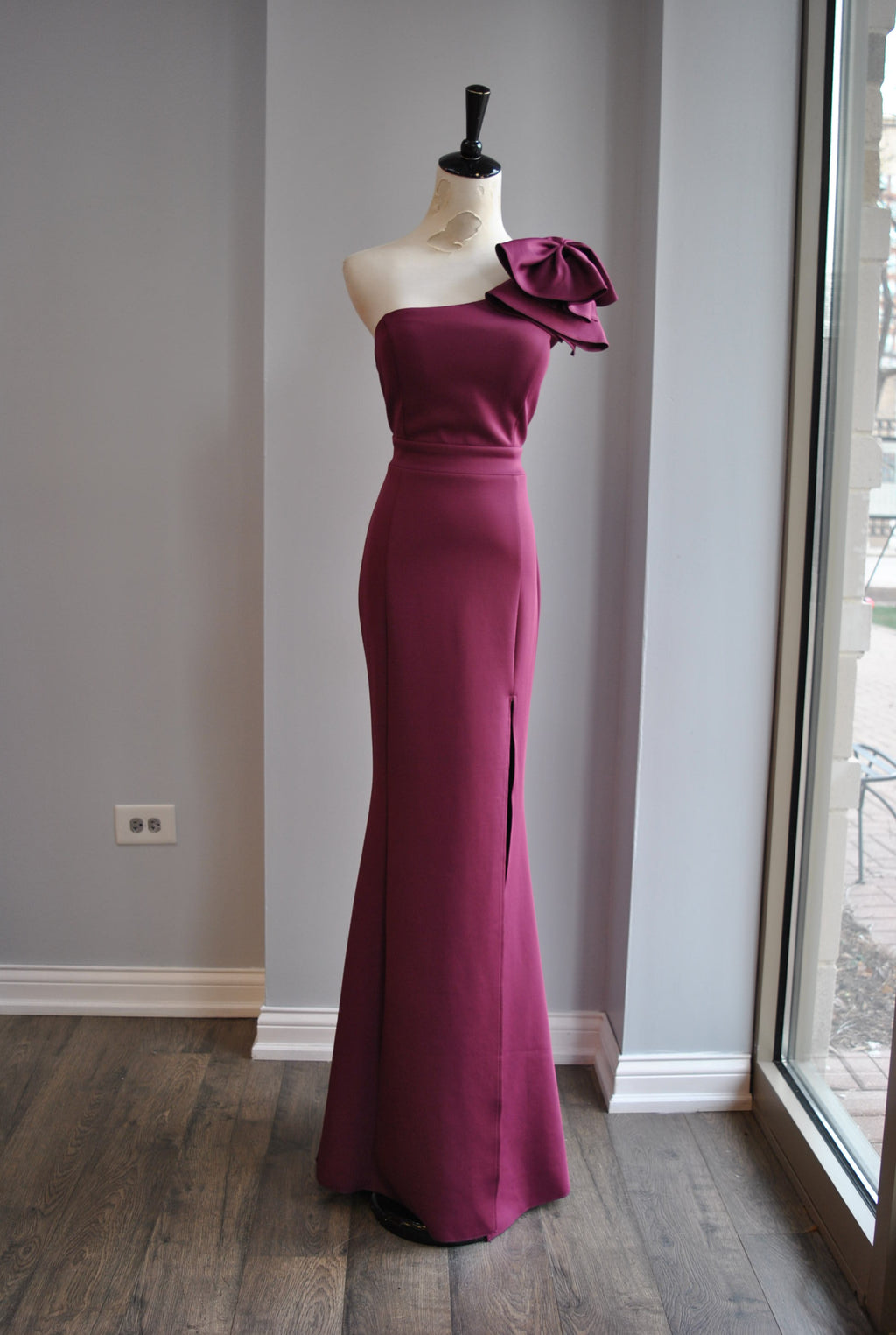 PLUM COLOR LONG EVENING DRESS WITH SIDE BOW