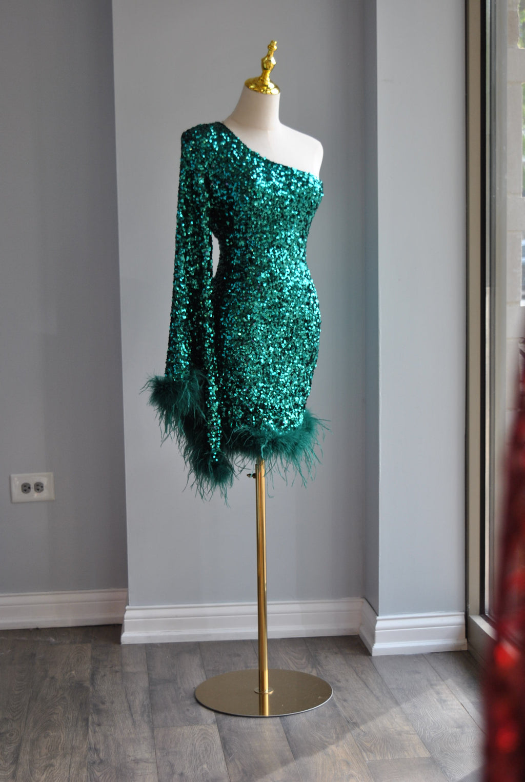 EMERALD GREEN SEQUIN MINI ASYMMETRIC DRESS WITH FEATHERS