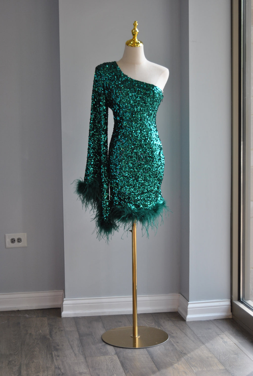 EMERALD GREEN SEQUIN MINI ASYMMETRIC DRESS WITH FEATHERS