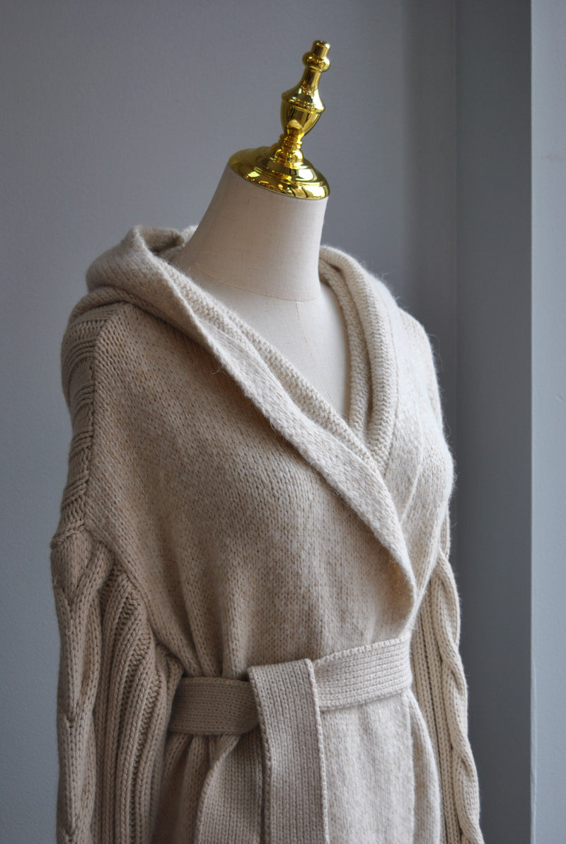 LIGHT BEIGE LONG SWEATER WITH A BELT