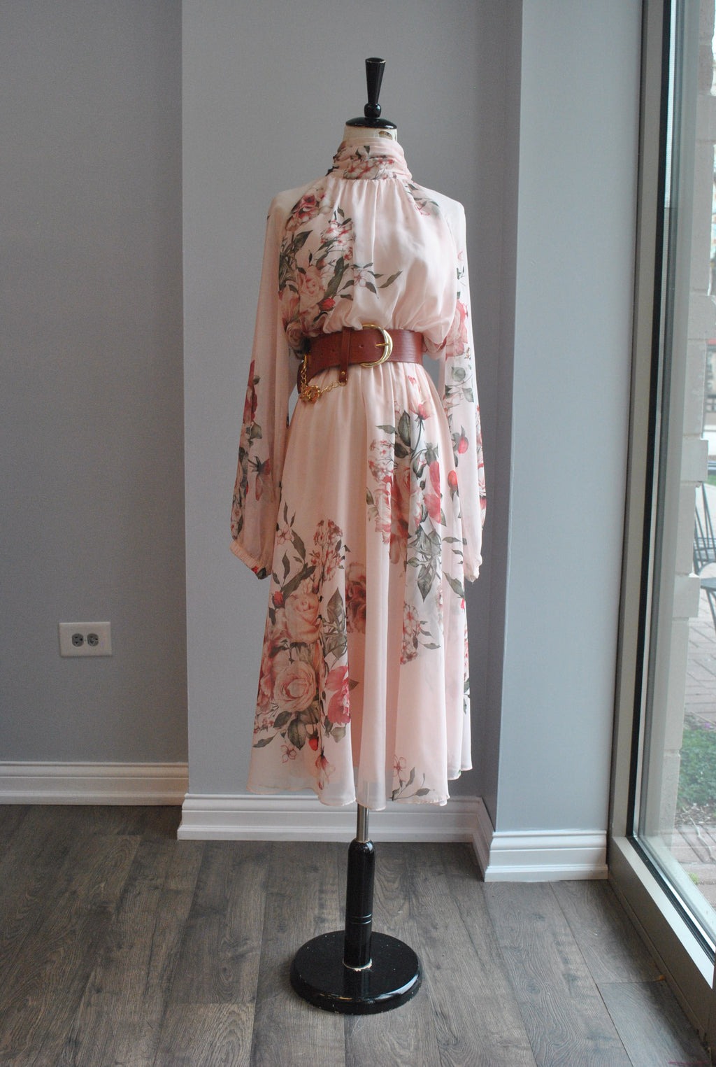 PEACH MULTI MIDI SUMMER DRESS WITH HIGH NECK AND A BELT