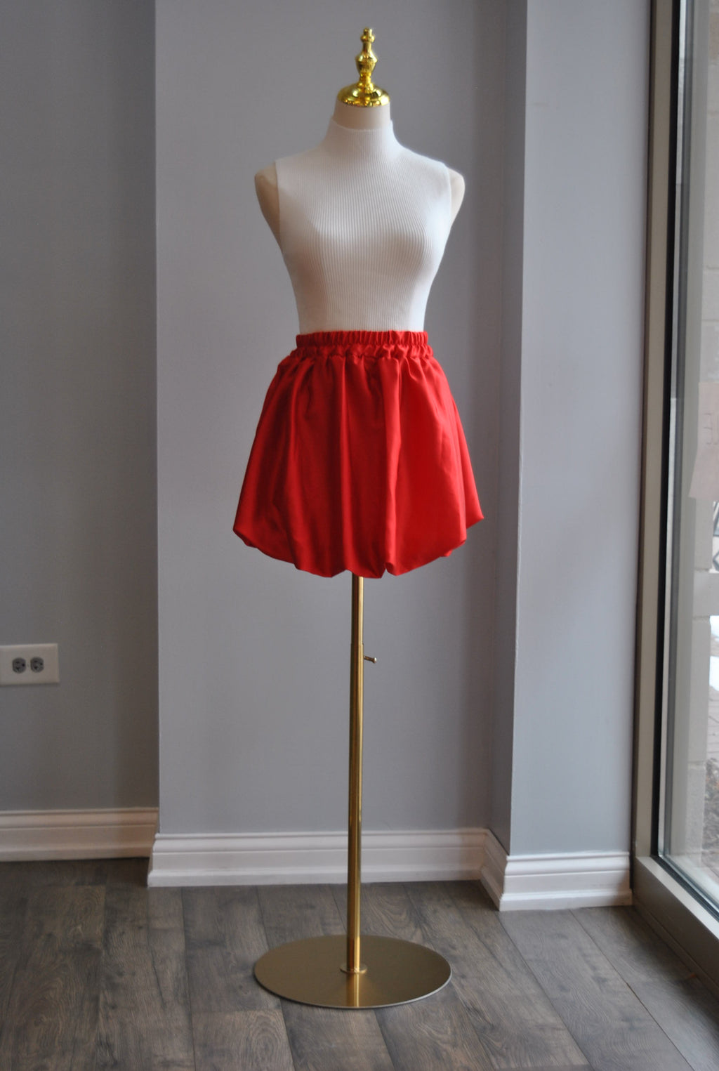 RED SILKY MINI SKIRT