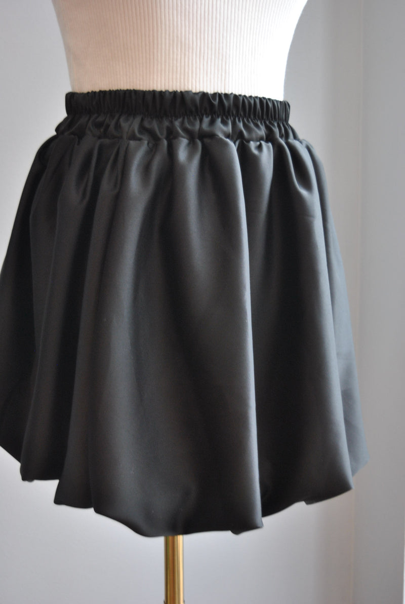 BLACK SILKY MINI SKIRT