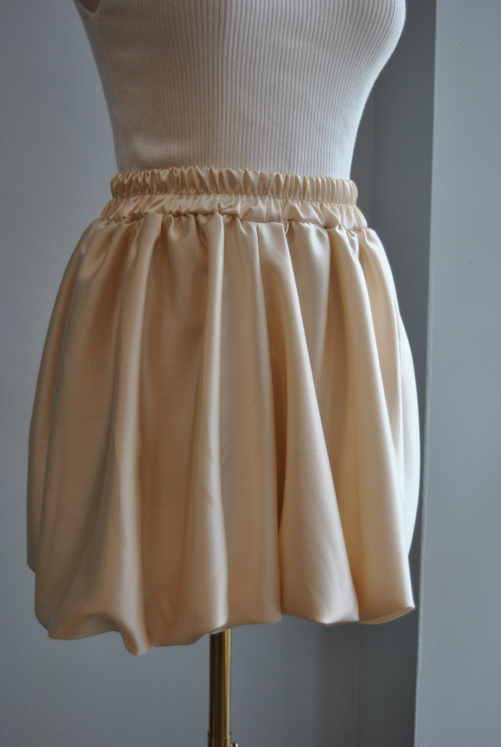 CHAMPAGNE SILKY MINI SKIRT