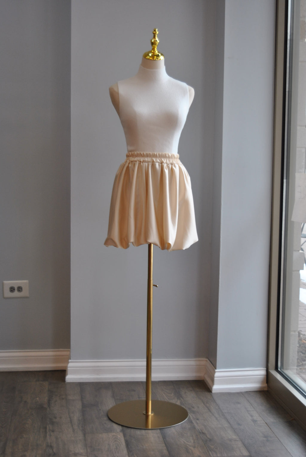 CHAMPAGNE SILKY MINI SKIRT