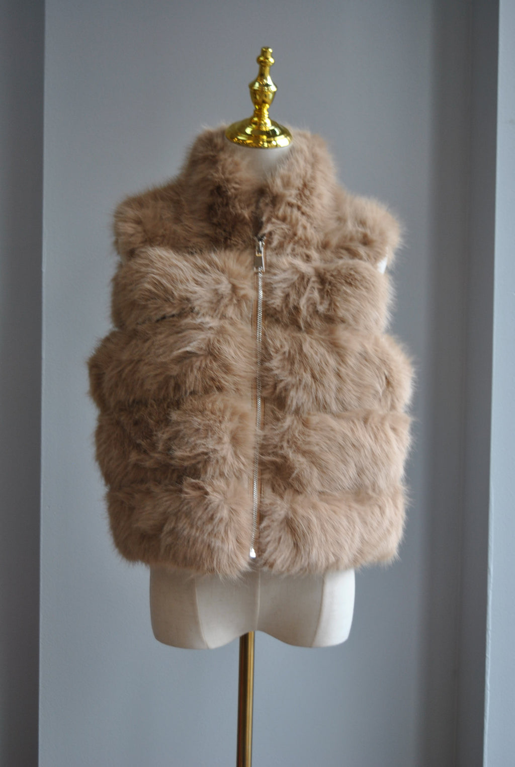 CARAMEL FAUX FUR VEST WITH SIDE POCKETS