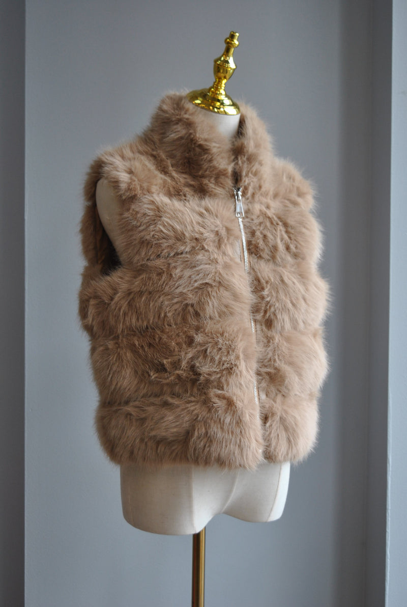 CARAMEL FAUX FUR VEST WITH SIDE POCKETS