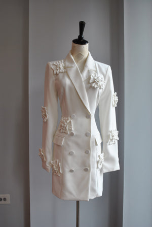 WHITE JACKET DRESS WITH FLOWERS