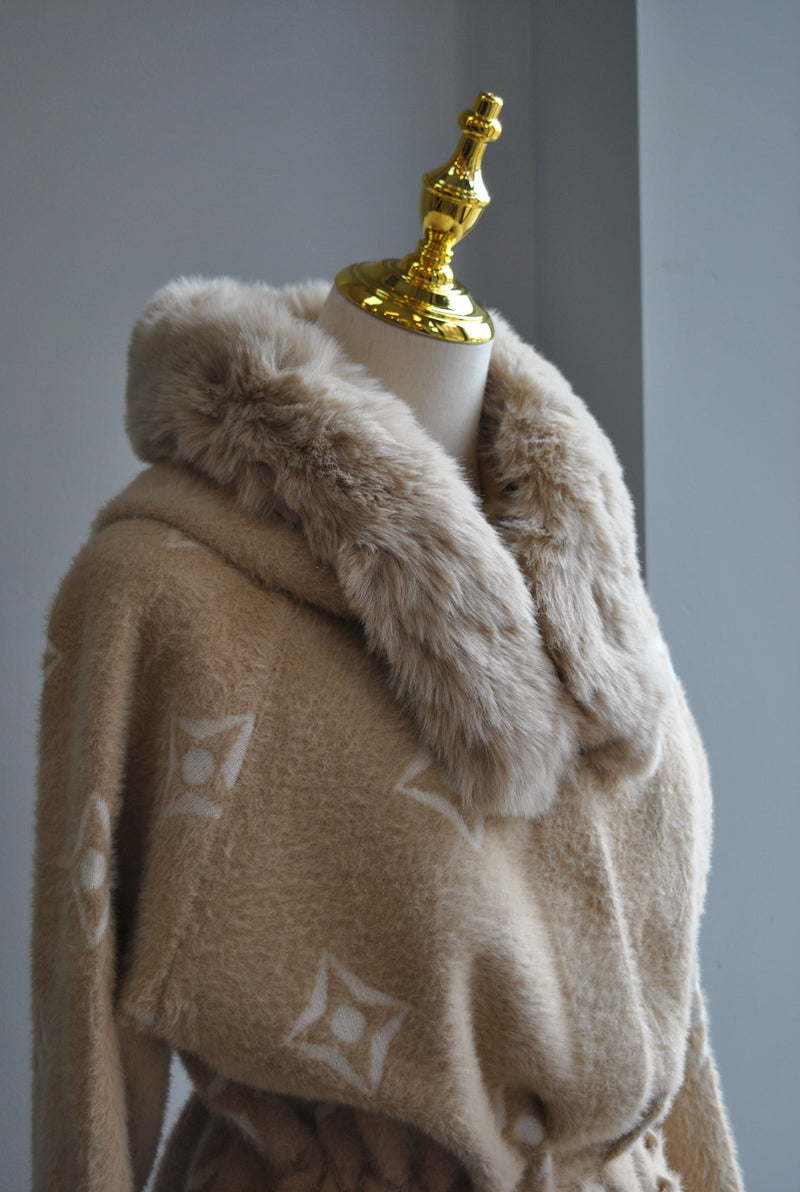 CARAMEL APLAKA COAT WITH DETACHABLE FUR