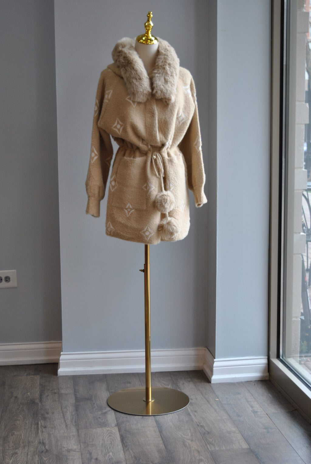 CARAMEL APLAKA COAT WITH DETACHABLE FUR