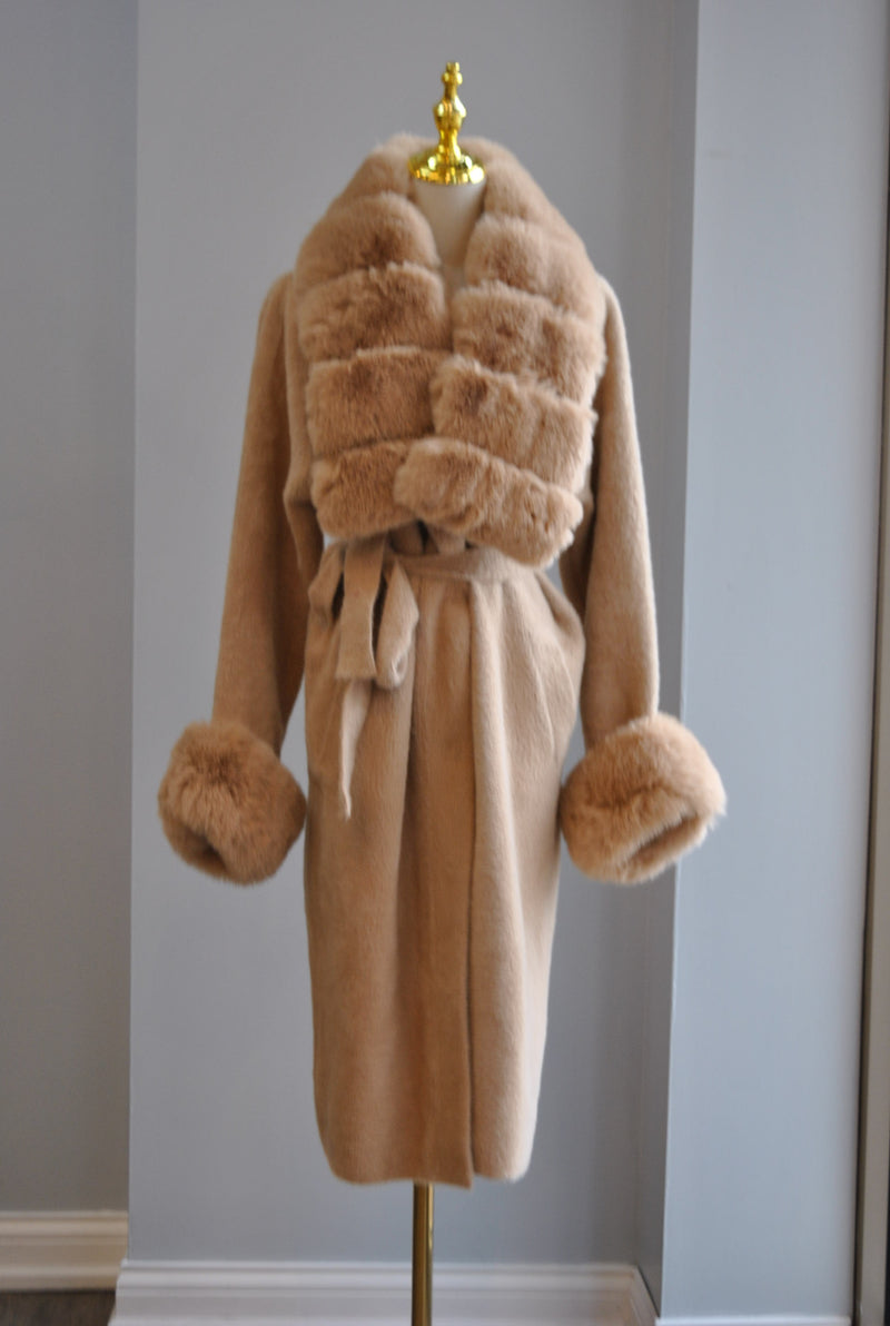 CARAMEL ALPAKA COAT WITH A BELT AND DETACHABLE FUR