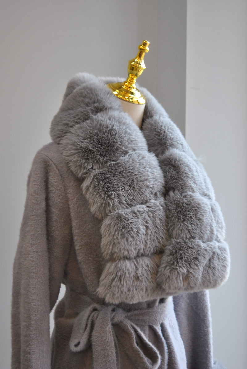 GREY ALPAKA COAT WITH A BELT AND DETACHABLE FUR