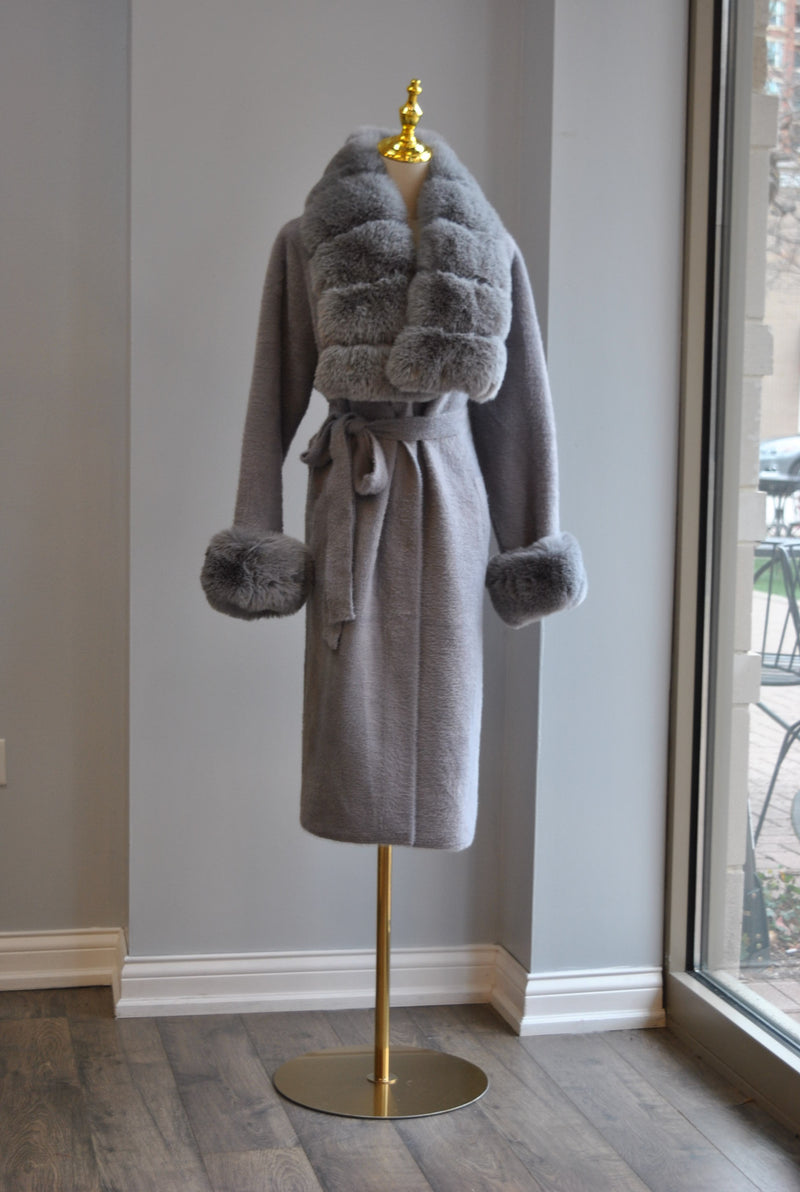 GREY ALPAKA COAT WITH A BELT AND DETACHABLE FUR