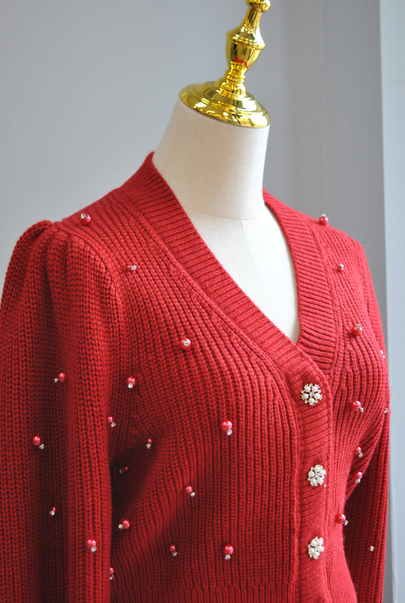 DARK RED CROPPED SWEATER WITH PEARLS