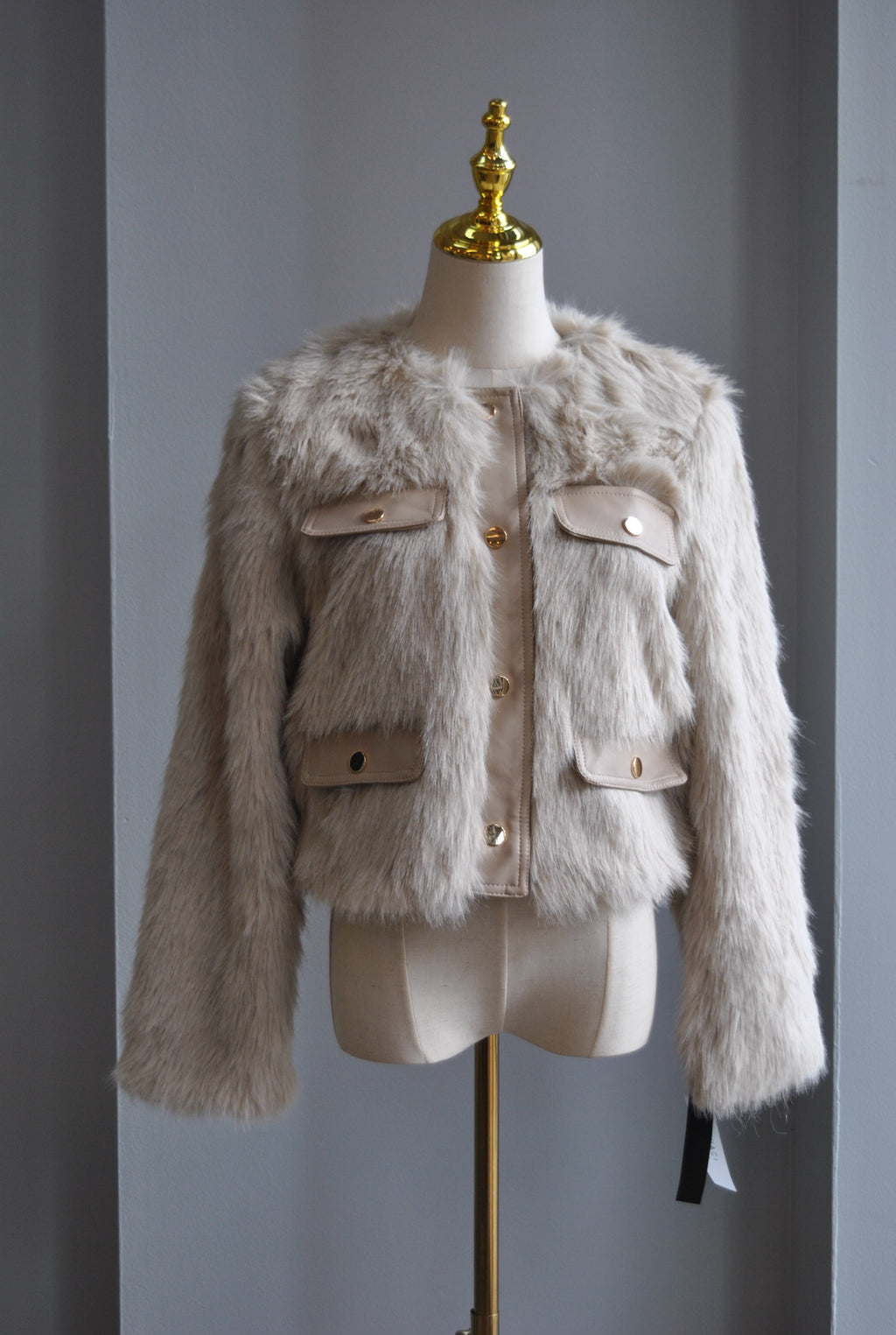 LIGHT BEIGE FAUX FUR CROPPED JACKET