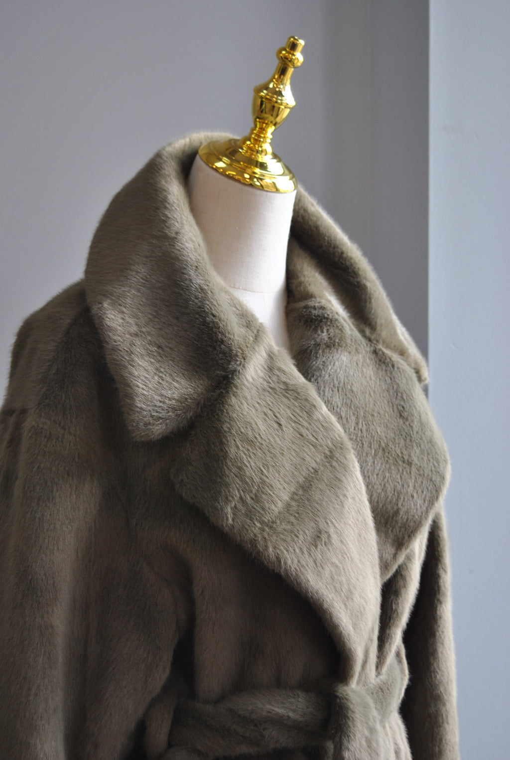 OLIVE GREEN FAUC FUR LONG COAT WITH A BELT