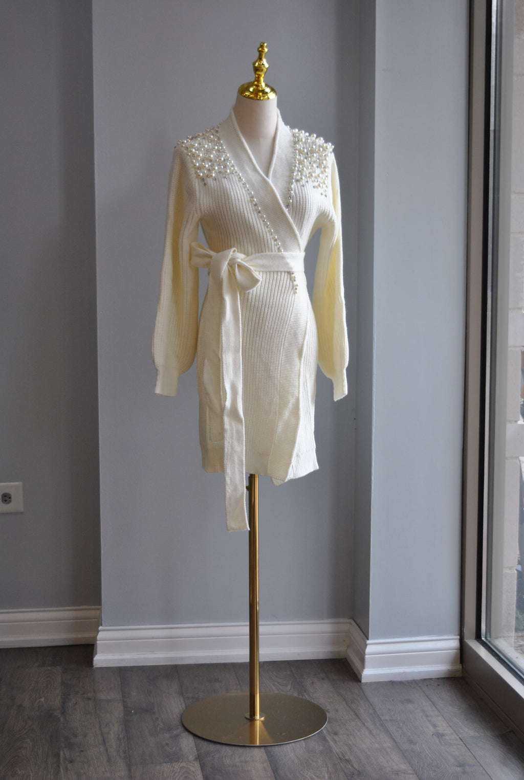 VANILLA CARDIGAN WITH PEARLS AND CRYSTALS