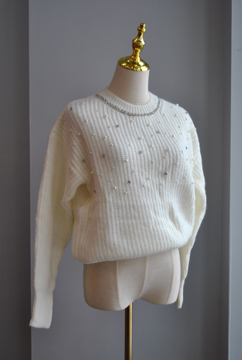 WHITE SWEATER WITH PEARLS AND CRYSTALS