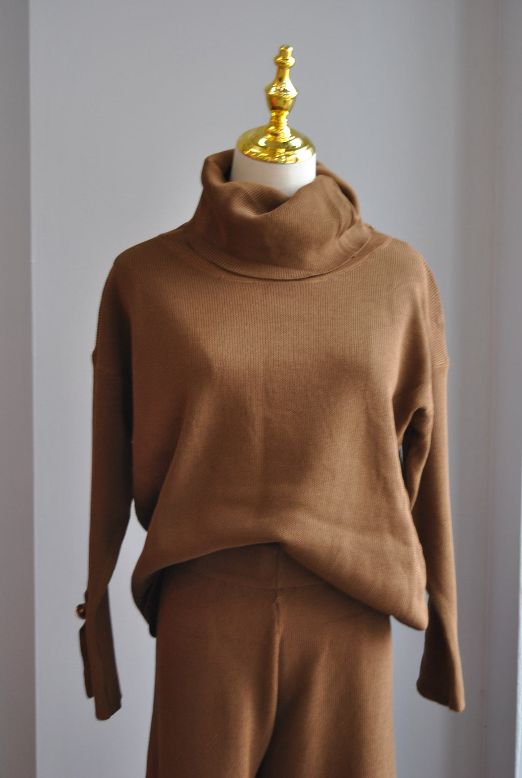 CHOCOLATE BROWN SWEATER SET OF FLAIR PANTS AND TURTLENECK SWEATER