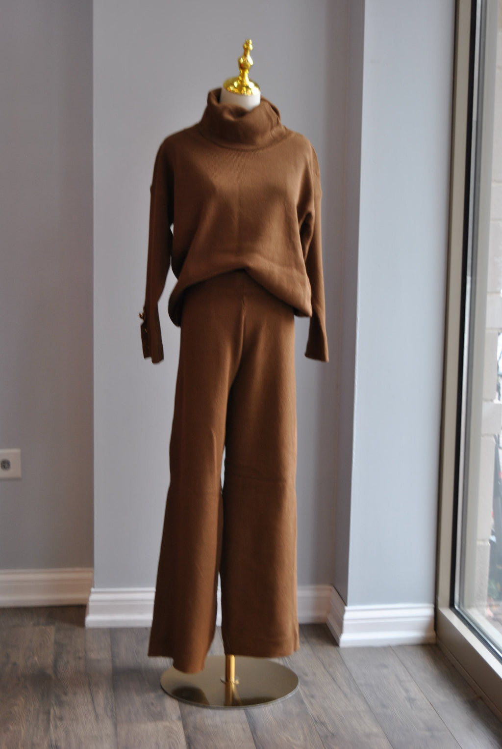 CHOCOLATE BROWN SWEATER SET OF FLAIR PANTS AND TURTLENECK SWEATER