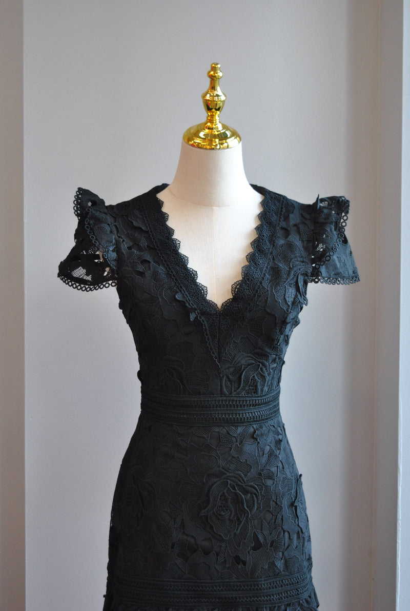 BLACK LACE DRESS WITH SHORT SLEEVES