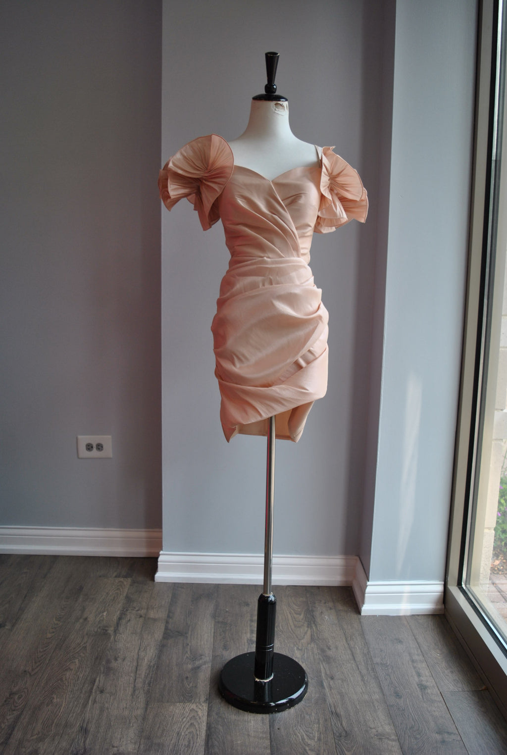 PEACH & GOLD MINI PARTY DRESS WITH RUFFLES