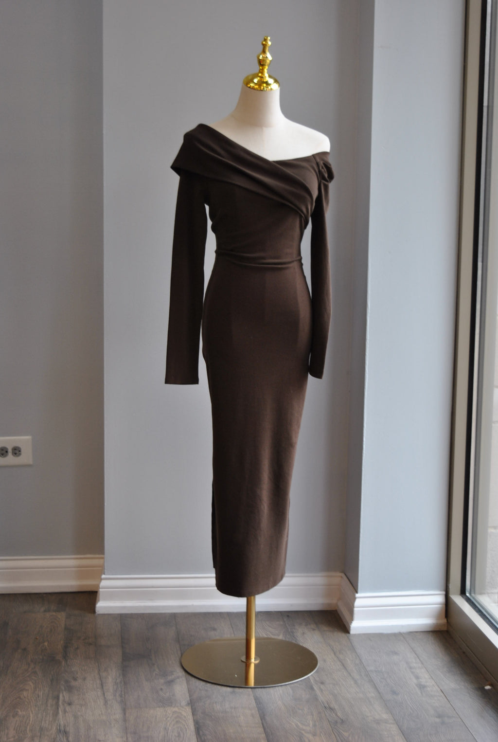 CHOCOLATE BROWN MIDI SWEATER DRESS