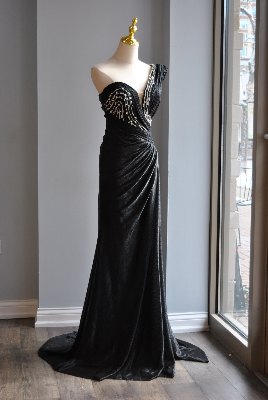 BLACK ASYMMETRIC ONE SHOULDER