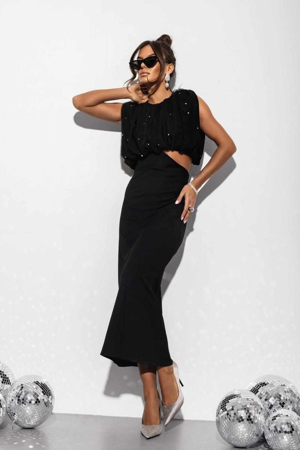 BLACK MIDI HOLIDAY DRESS WITH PEARLS