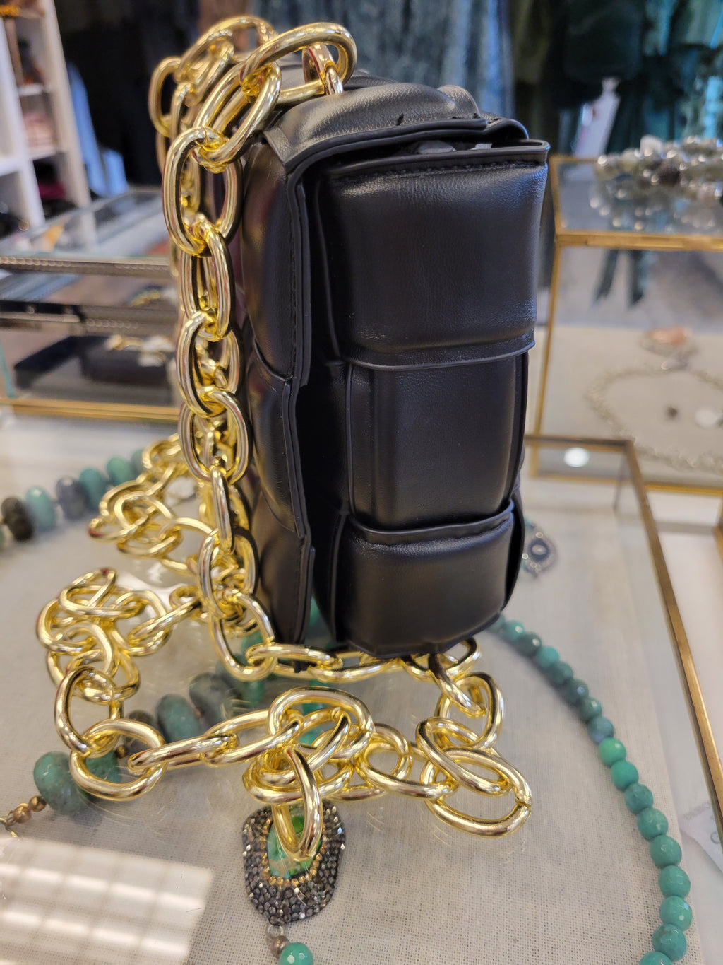 BLACK SHOULDER BAG WITH GOLD CHAIN – Le Obsession Boutique