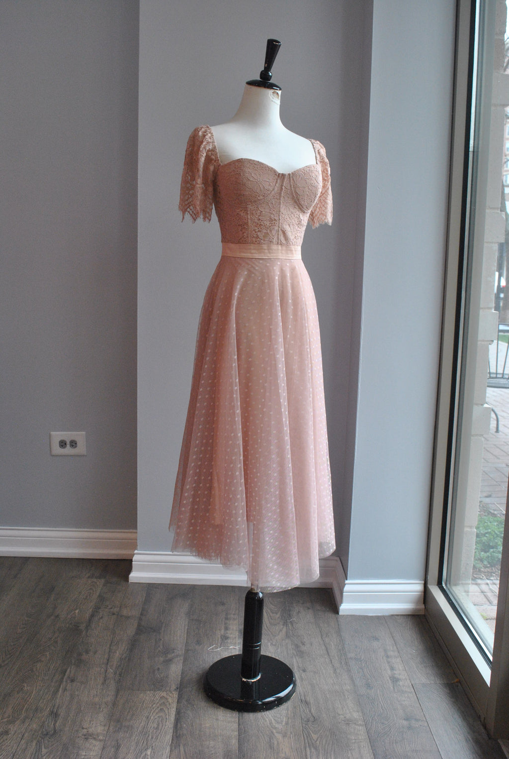 DUSTY PINK MIDI LACE DRESS