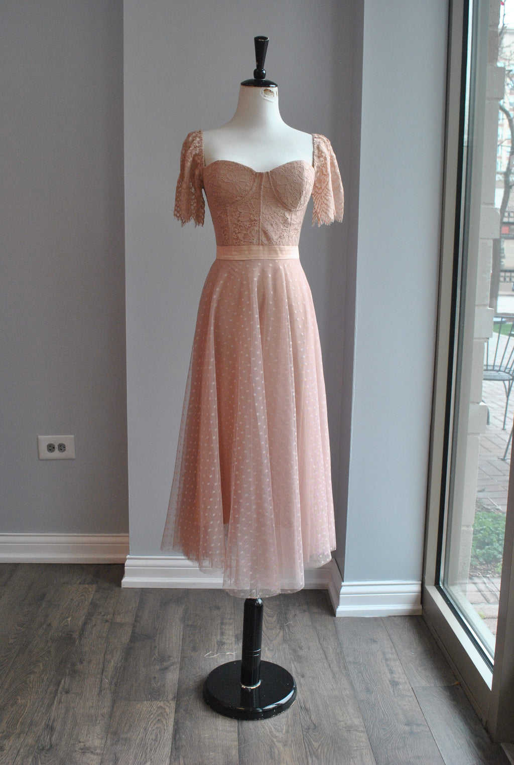 DUSTY PINK MIDI LACE DRESS