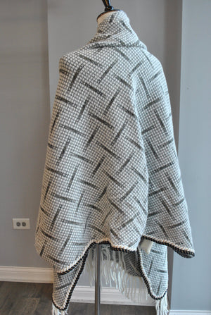 WHITE TWEED WRAP